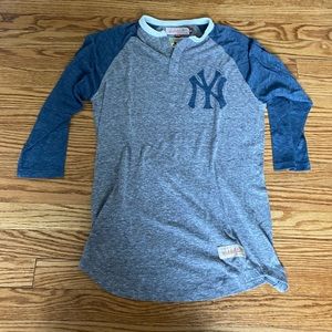 Mitchell and Ness NY Yankee Quarter Sleeve